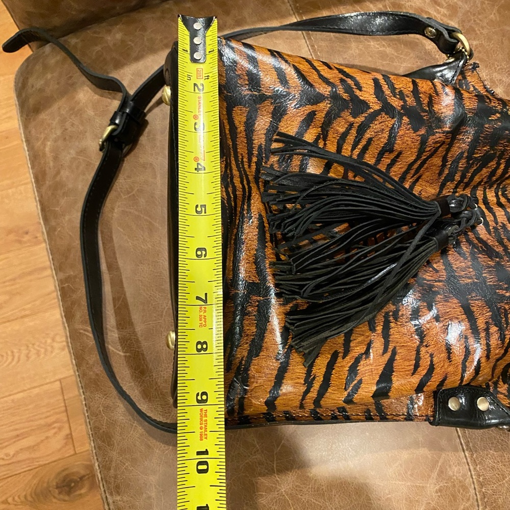 Patricia Nash Leather Acadia Bucket Bag Purse Tiger Print Animal  Crossbody - Picture 12 of 15